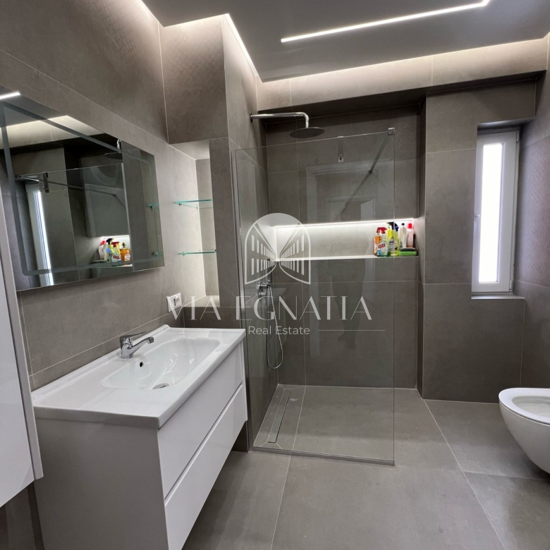 JEPET ME QERA APARTAMENT 2+1 TEK VILA ZOGUT DURRES