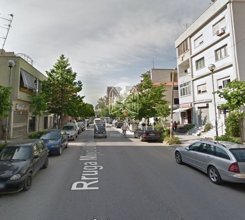 SHITET SHTEPI PRIVATE ME 300M² TRUALL