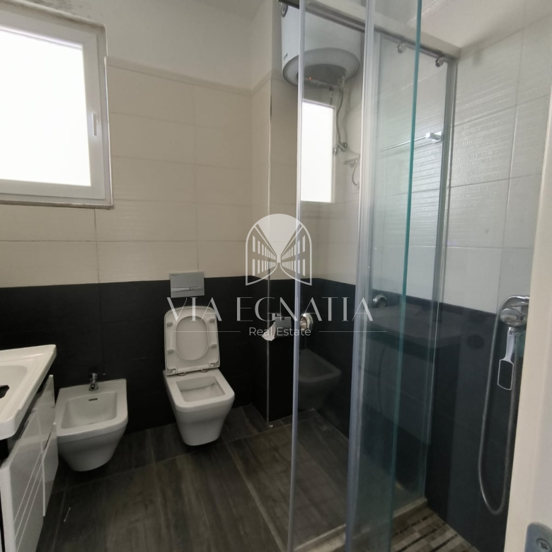JEPET ME QERA APARTAMENT NE PLAZH DURRES
