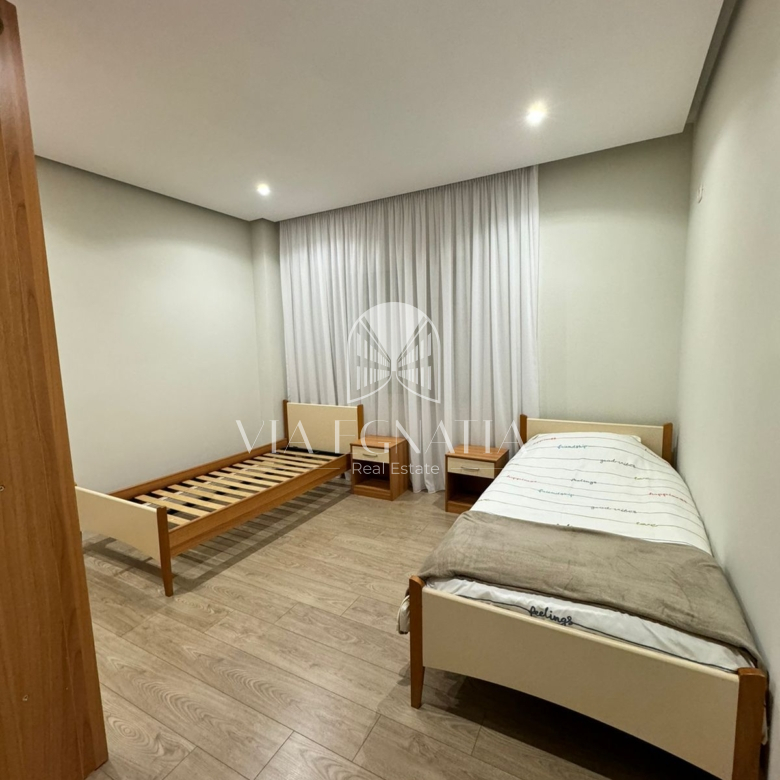 JEPET ME QERA APARTAMENT 2+1 TEK VILA ZOGUT DURRES