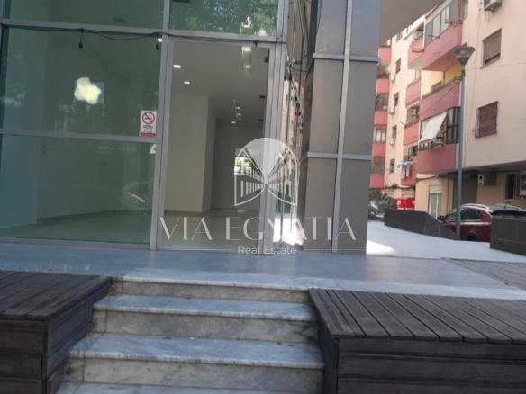 JEPET ME QERA AMBJENT BIZNESI TEK ISH RAJONI POLICISE DURRES