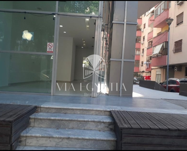 JEPET ME QERA AMBJENT BIZNESI TEK ISH RAJONI POLICISE DURRES