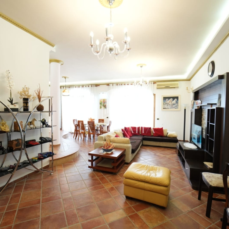 JEPET ME QERA APARTAMENT TEK ISH RAJONI POLICISE DURRES