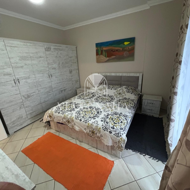 JEPET ME QERA APARTAMENT NE VOLLGA