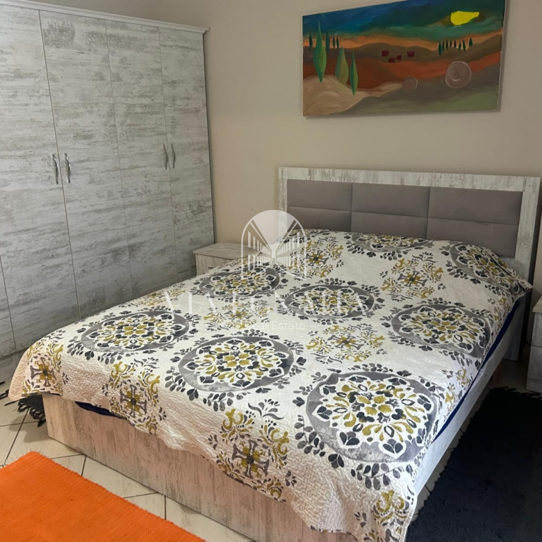 JEPET ME QERA APARTAMENT NE VOLLGA
