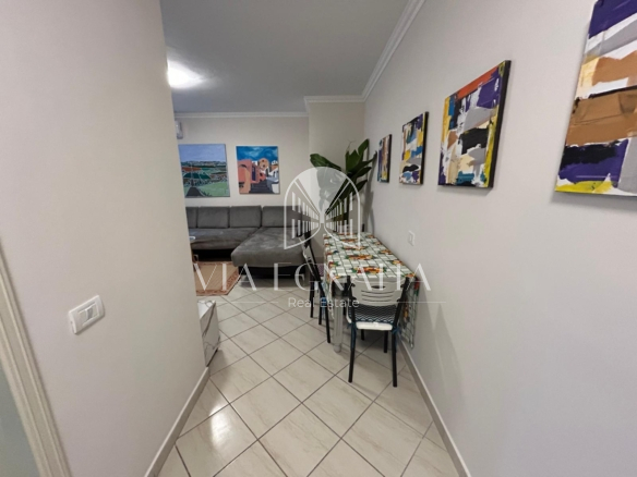 JEPET ME QERA APARTAMENT NE VOLLGA