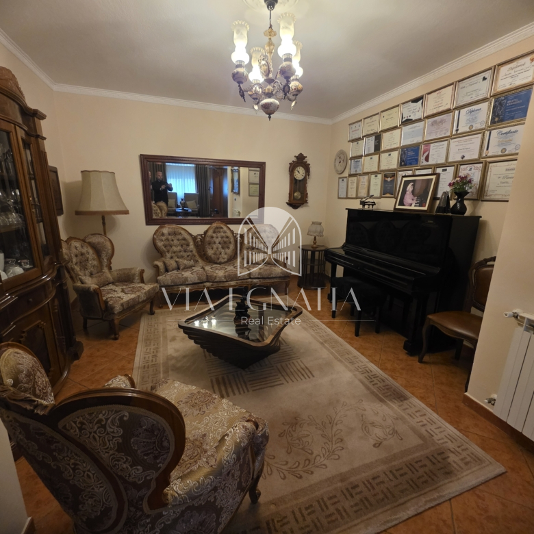 APARTAMENT 3+1 NË SHITJE – KATI I 6, ME ASHENSOR