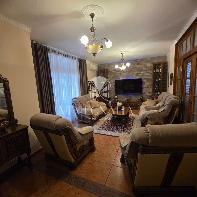 APARTAMENT 3+1 NË SHITJE – KATI I 6, ME ASHENSOR