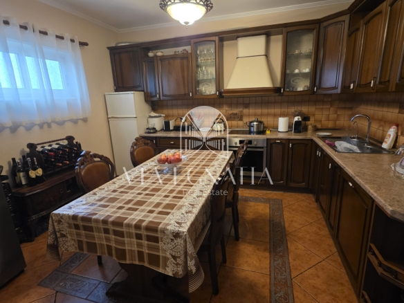 APARTAMENT 3+1 NË SHITJE – KATI I 6, ME ASHENSOR
