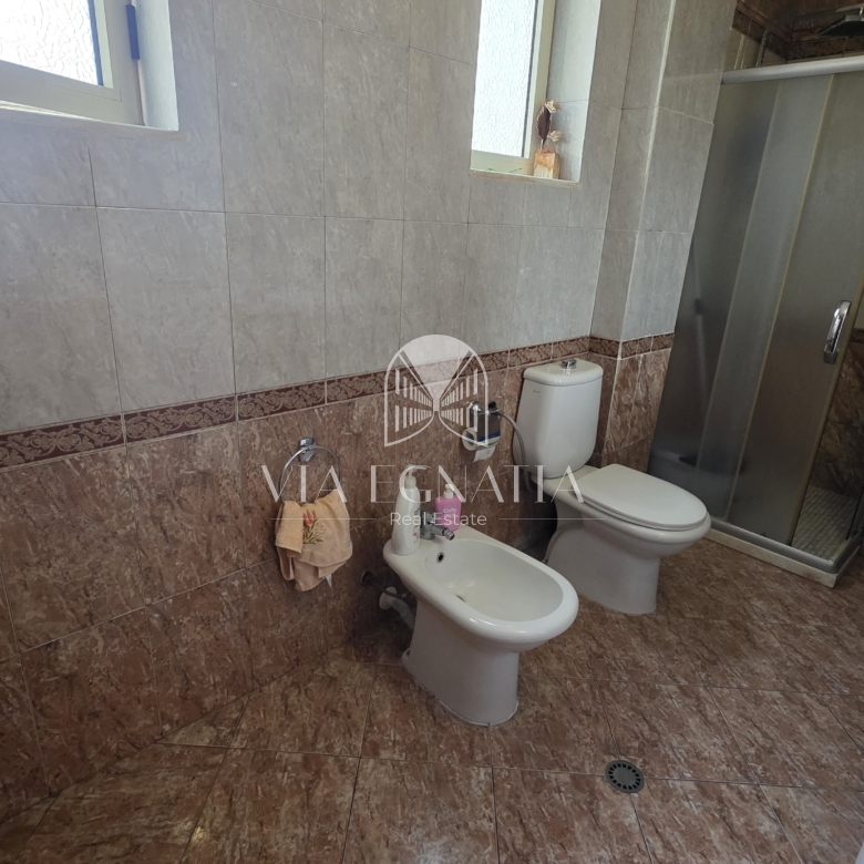 APARTAMENT 3+1 NË SHITJE – KATI I 6, ME ASHENSOR