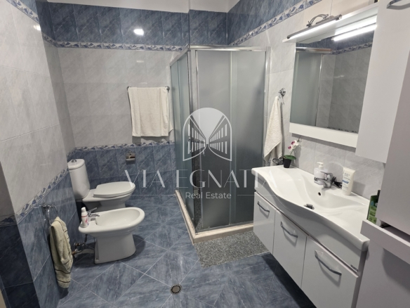 APARTAMENT 3+1 NË SHITJE – KATI I 6, ME ASHENSOR