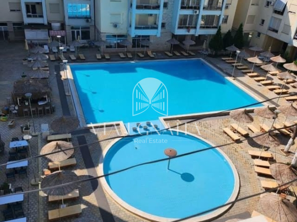 APARTAMENT DUPLEX 3+1 NË SHITJE – KOMPLEKS ME PISHINË