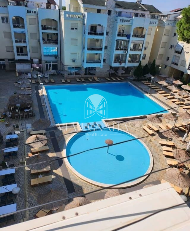 APARTAMENT DUPLEX 3+1 NË SHITJE – KOMPLEKS ME PISHINË
