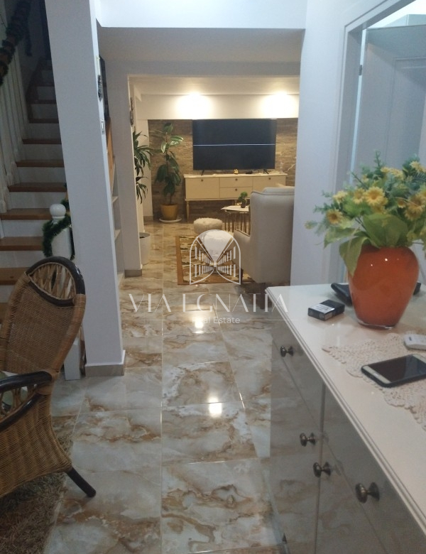 APARTAMENT DUPLEX 3+1 NË SHITJE – KOMPLEKS ME PISHINË