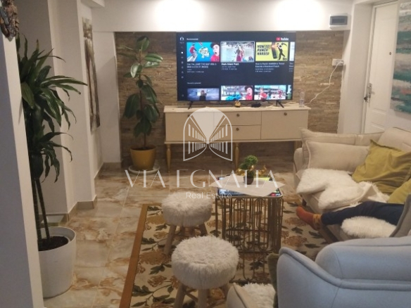 APARTAMENT DUPLEX 3+1 NË SHITJE – KOMPLEKS ME PISHINË