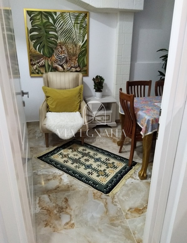 APARTAMENT DUPLEX 3+1 NË SHITJE – KOMPLEKS ME PISHINË