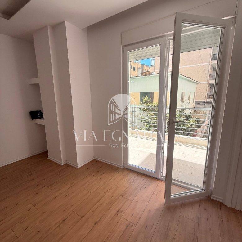 SHITET APARTAMENT 2+1 + 2 TUALETE ISH RAJONI