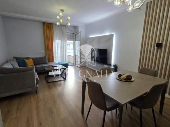 JEPET ME QIRA 1+1 TEK PALLATI CONAD – RRUGA E PORTIT, DURRËS