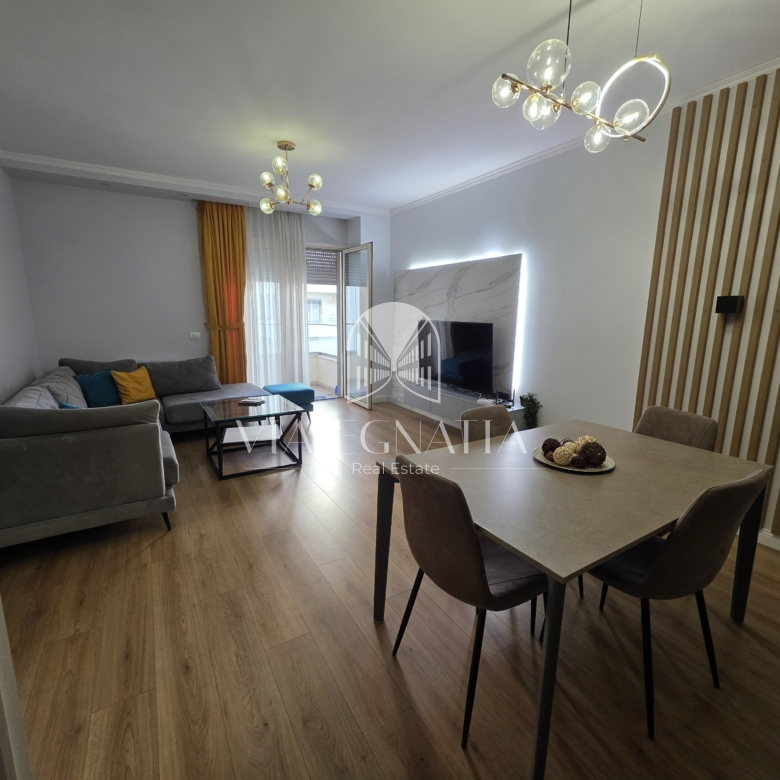 JEPET ME QIRA 1+1 TEK PALLATI CONAD – RRUGA E PORTIT, DURRËS