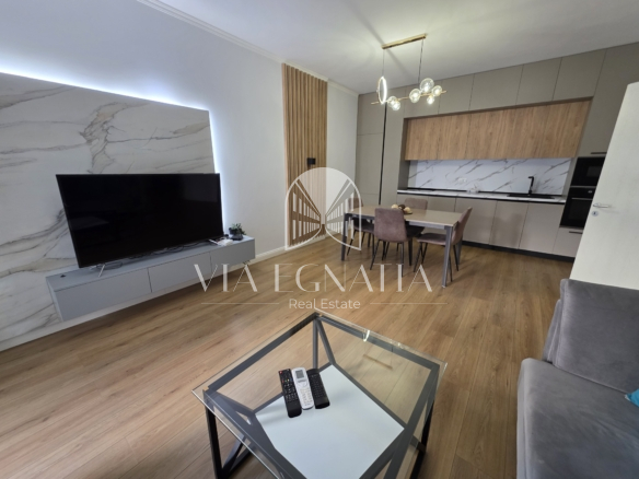 JEPET ME QIRA 1+1 TEK PALLATI CONAD – RRUGA E PORTIT, DURRËS