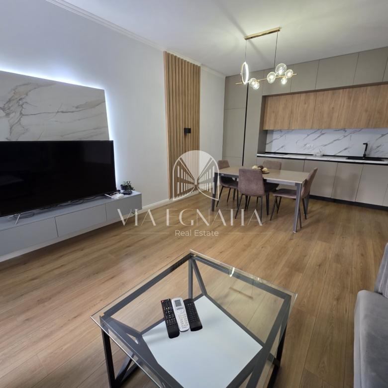 JEPET ME QIRA 1+1 TEK PALLATI CONAD – RRUGA E PORTIT, DURRËS