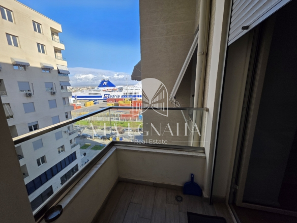 JEPET ME QIRA 1+1 TEK PALLATI CONAD – RRUGA E PORTIT, DURRËS