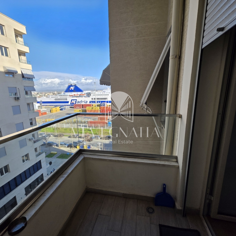 JEPET ME QIRA 1+1 TEK PALLATI CONAD – RRUGA E PORTIT, DURRËS