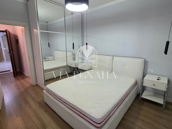 JEPET ME QIRA 1+1 TEK PALLATI CONAD – RRUGA E PORTIT, DURRËS
