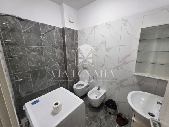 JEPET ME QIRA 1+1 TEK PALLATI CONAD – RRUGA E PORTIT, DURRËS
