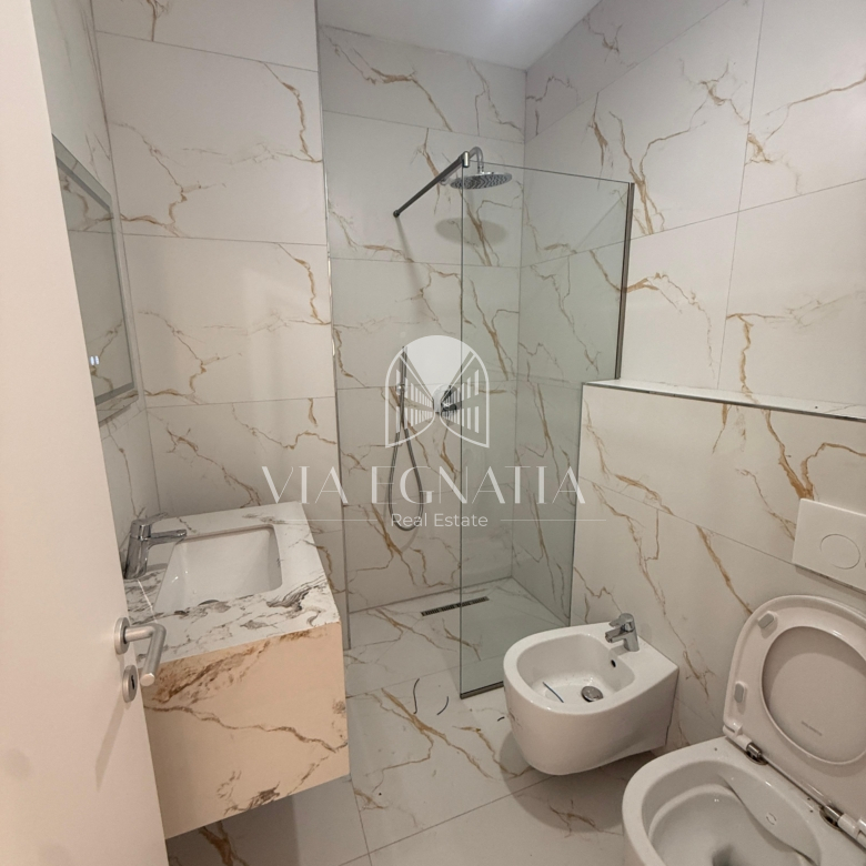 SHITET APARTAMENT 2+1 + 2 TUALETE ISH RAJONI