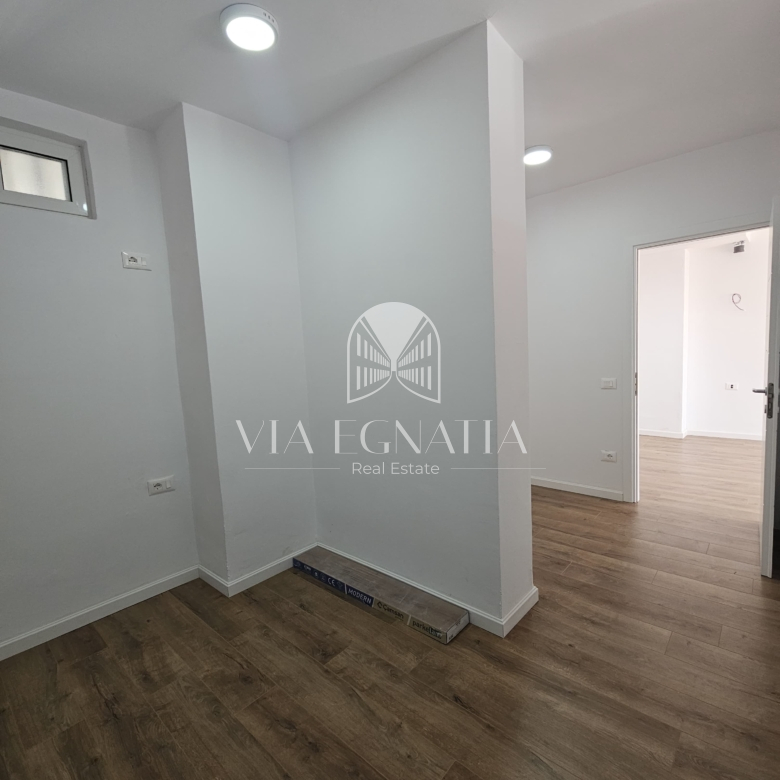 SHITET APARTAMENT 2+1 – PRANË SPITALIT RAJONAL, DURRËS