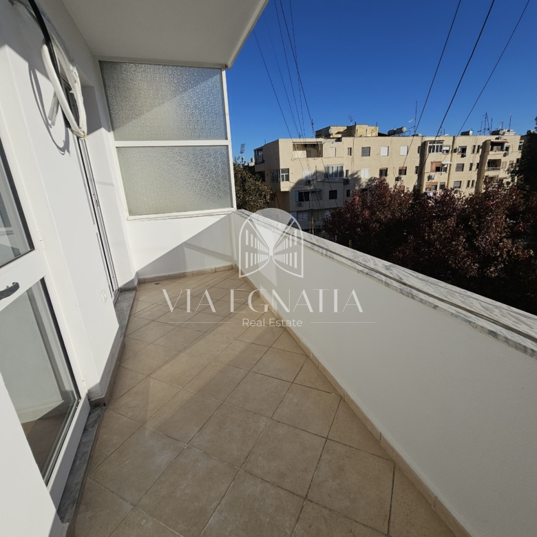 SHITET APARTAMENT 2+1 – PRANË SPITALIT RAJONAL, DURRËS