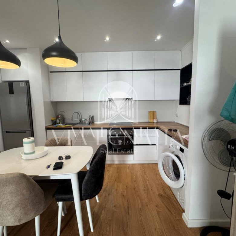 Shitet 1+1 TEK PALLATI CONAD – RRUGA E PORTIT, DURRES