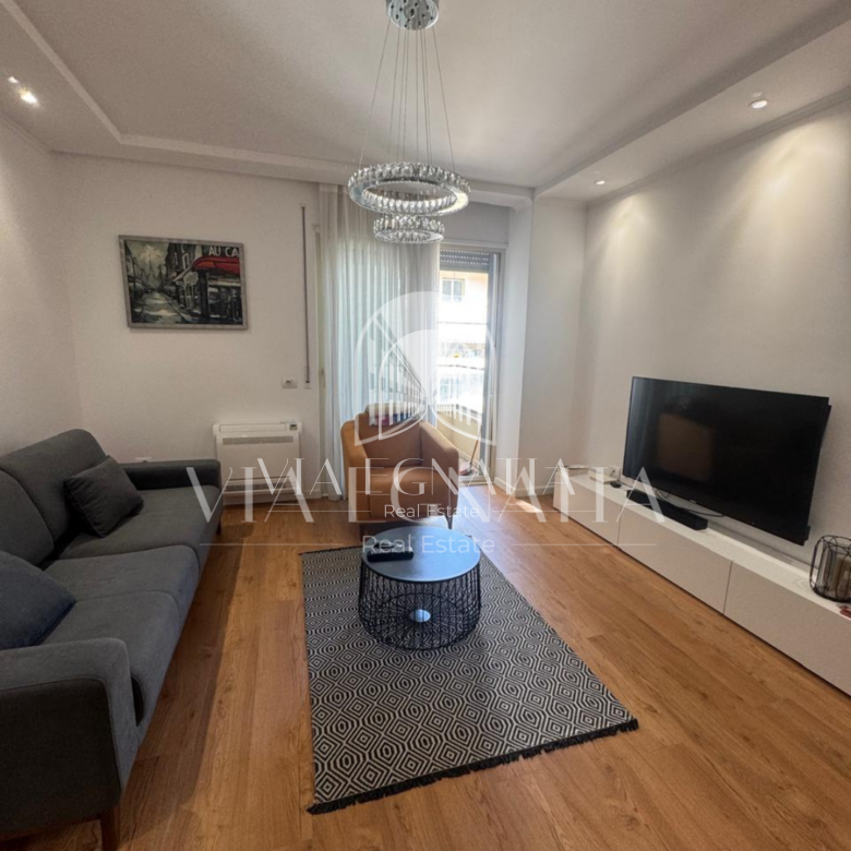 Shitet 1+1 TEK PALLATI CONAD – RRUGA E PORTIT, DURRES