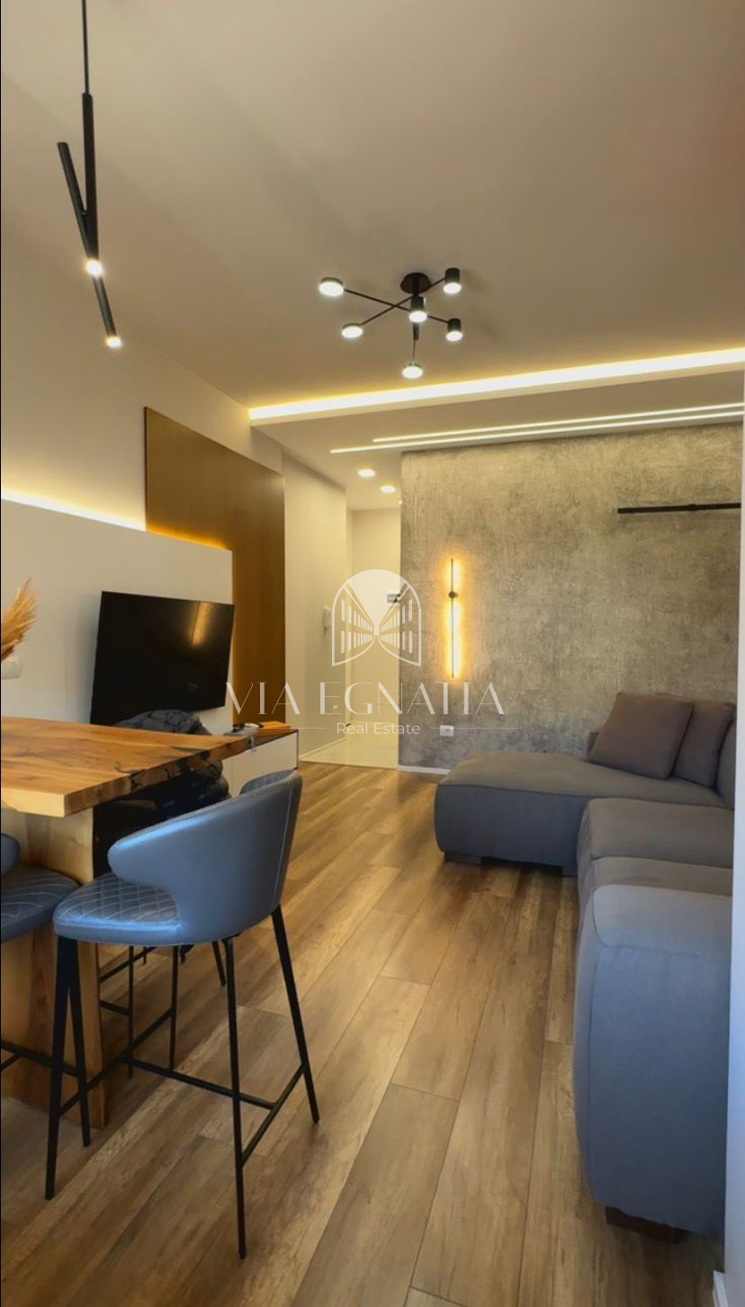 fa131454-e01c-4397-9542-8c32afea8257 APARTAMENT 2+1 ME QIRA PRANË XHAMISË, DURRËS