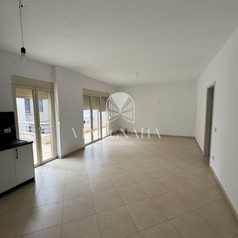 JEPET ME QIRA APARTAMENT 3+1 TEK ISH RAJONI, DURRËS