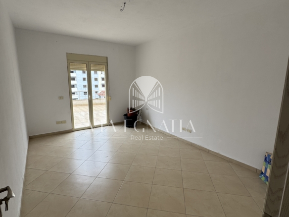 JEPET ME QIRA APARTAMENT 3+1 TEK ISH RAJONI, DURRËS