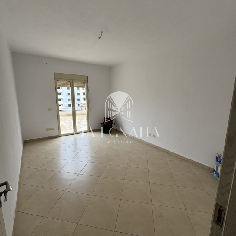JEPET ME QIRA APARTAMENT 3+1 TEK ISH RAJONI, DURRËS