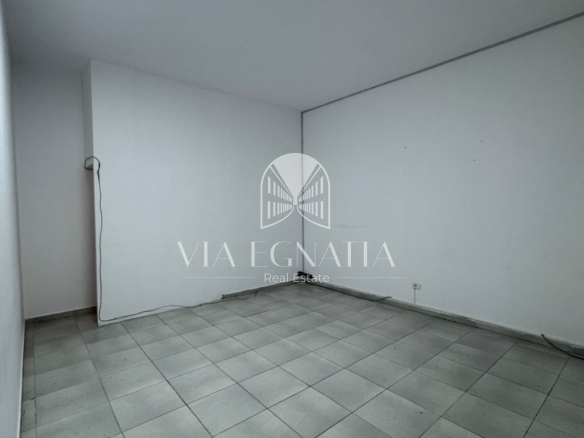 JEPET ME QIRA AMBJENT BIZNESI ISH RAJONI 100m².