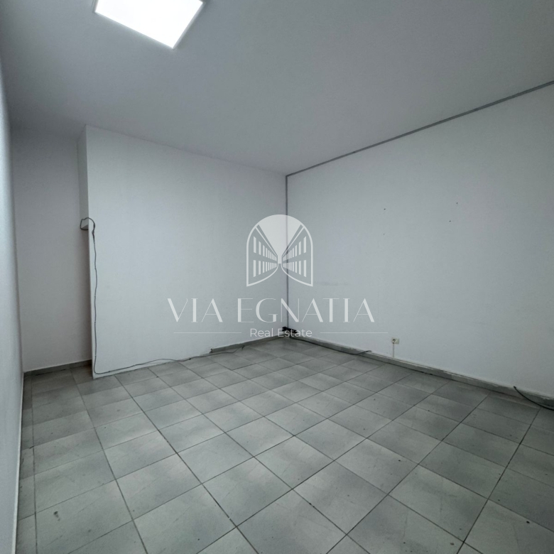 JEPET ME QIRA AMBJENT BIZNESI ISH RAJONI 100m².