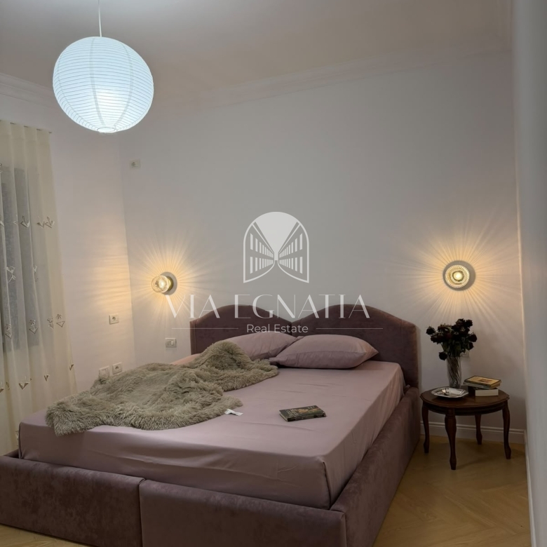 JEPET ME QIRA APARTAMENT 2+1 PRANË SHKOLLËS “KUSHTRIMI I LIRISË” – DURRËS