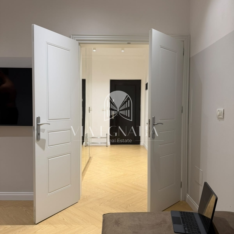 JEPET ME QIRA APARTAMENT 2+1 PRANË SHKOLLËS “KUSHTRIMI I LIRISË” – DURRËS
