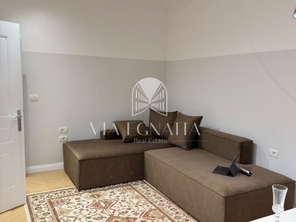 JEPET ME QIRA APARTAMENT 2+1 PRANË SHKOLLËS “KUSHTRIMI I LIRISË” – DURRËS