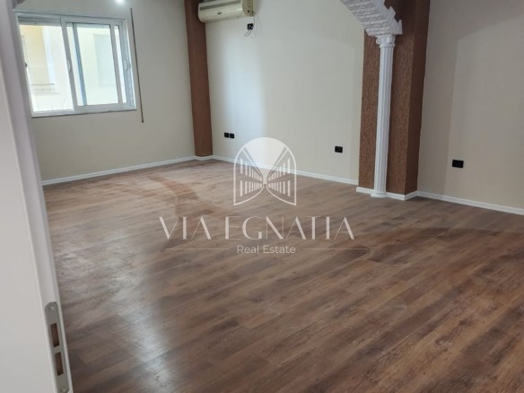 SHITET APARTAMENT 3+1 NË RRUGËN E PORTIT – DURRËS