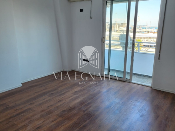SHITET APARTAMENT 3+1 NË RRUGËN E PORTIT – DURRËS