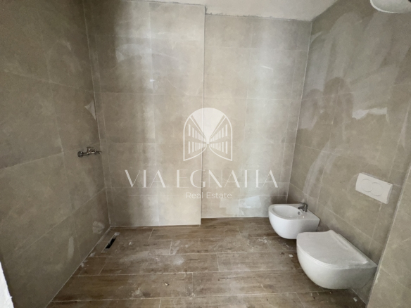 SHITET APARTAMENT 2+1 – GOLEM, PRANË FLOWER RESORT