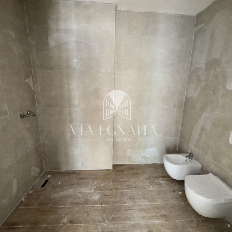 SHITET APARTAMENT 2+1 – GOLEM, PRANË FLOWER RESORT