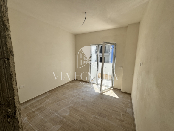 SHITET APARTAMENT 2+1 – GOLEM, PRANË FLOWER RESORT