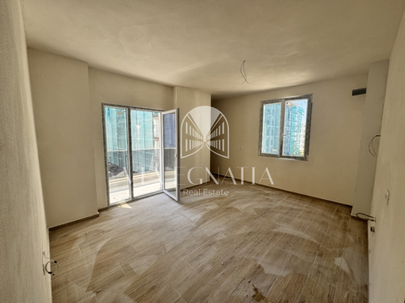 SHITET APARTAMENT 2+1 – GOLEM, PRANË FLOWER RESORT