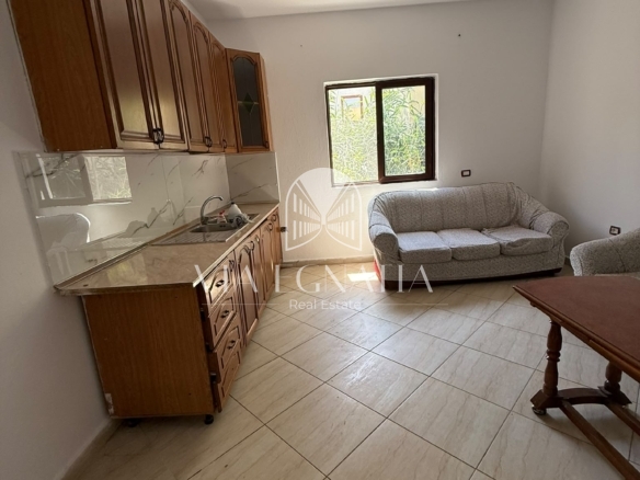 Jepet me qira kati i pare i një shtëpie private në Lagjen 17, Durrës